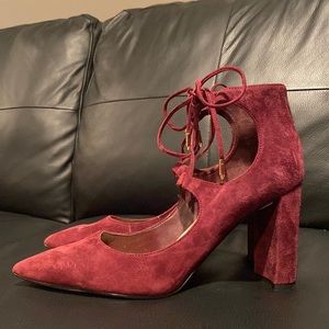 IVANKA TRUMP BURGUNDY HEELS